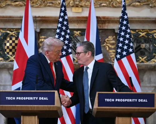Donald Trump Directs Criticism on Putin and Praises UK in Joint Appearance with Starmer