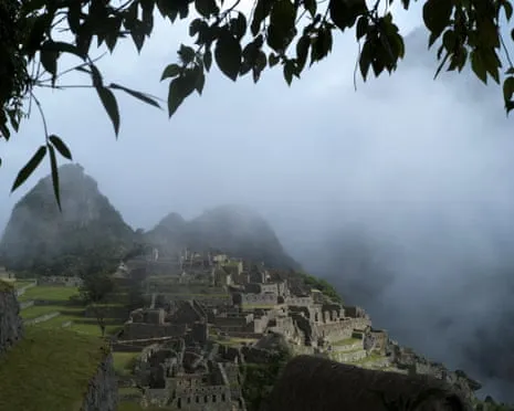 Rocks placed on Train Tracks Leave 900 Visitors at Machu Picchu