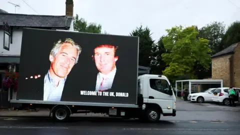 Four Detentions Carried Out After Trump and Jeffrey Epstein Images Displayed on Royal Castle